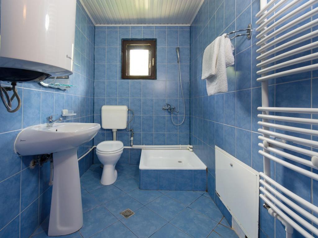 Pensiunea Bobu Izvoru Muntelui Exterior foto