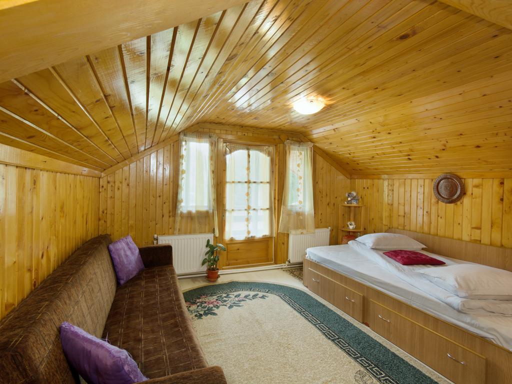 Pensiunea Bobu Izvoru Muntelui Exterior foto