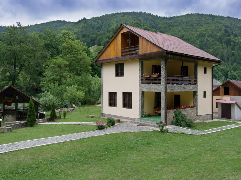 Pensiunea Bobu Izvoru Muntelui Exterior foto