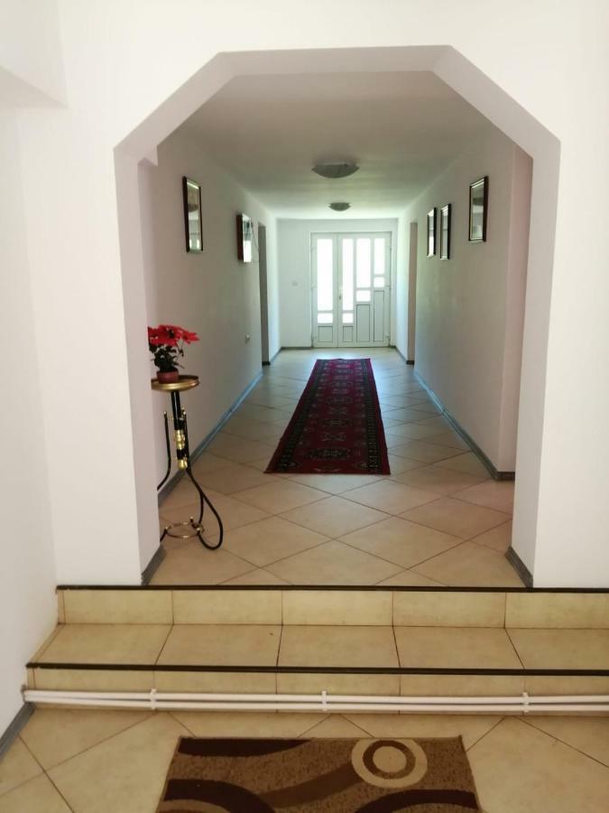 Pensiunea Bobu Izvoru Muntelui Exterior foto